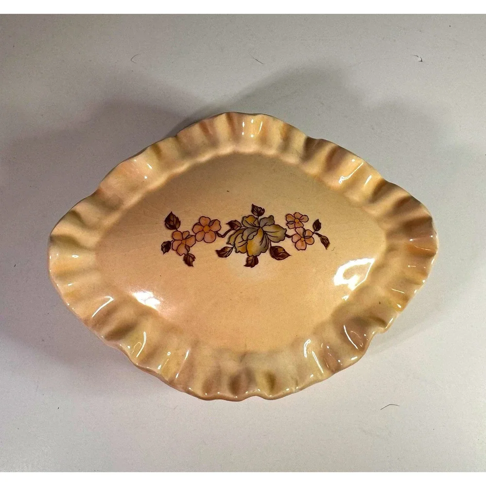 Ceramic Beige Floral Trinket Box w lid Glossy Finish, EUC